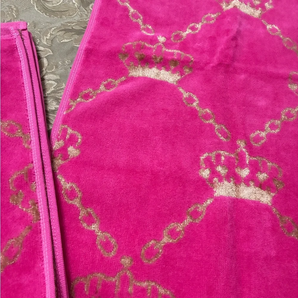 Juicy Couture gold crowns hand towels set